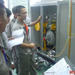 亚威华燃气工厂技术员测试调压箱精度